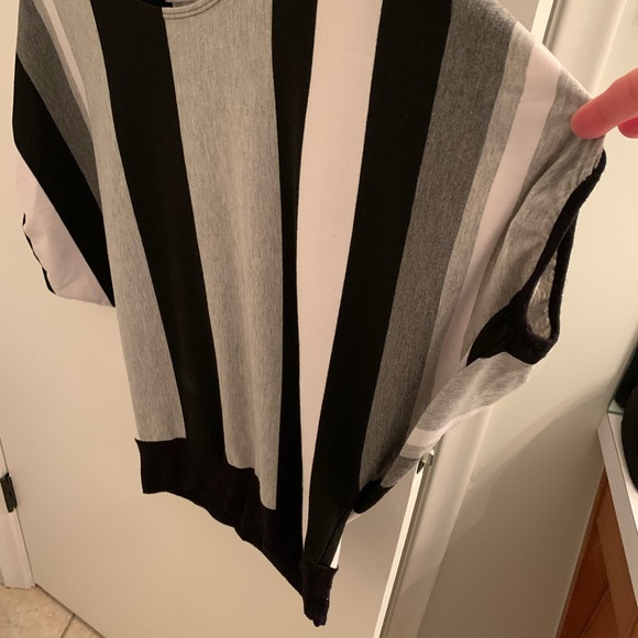 Short sleeved top - Picture 2 of 3